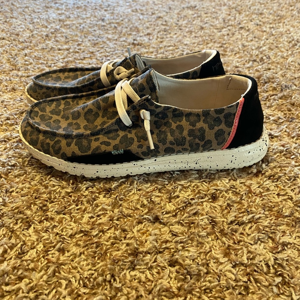 Women’s size 7 Hey Dude shoes